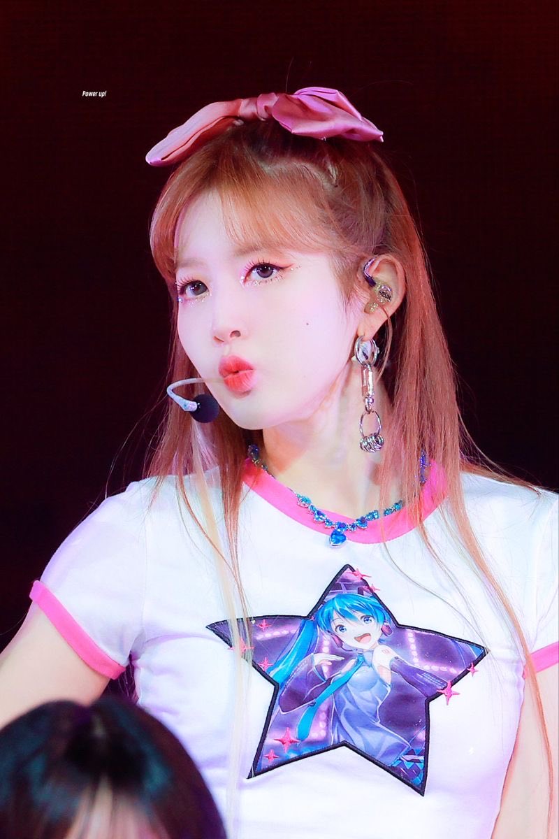 stayclectic's tweet photo. forever thinking of sieun’s hatsune miku shirt during poppy era……. https://t.co/4GlnfApiC1