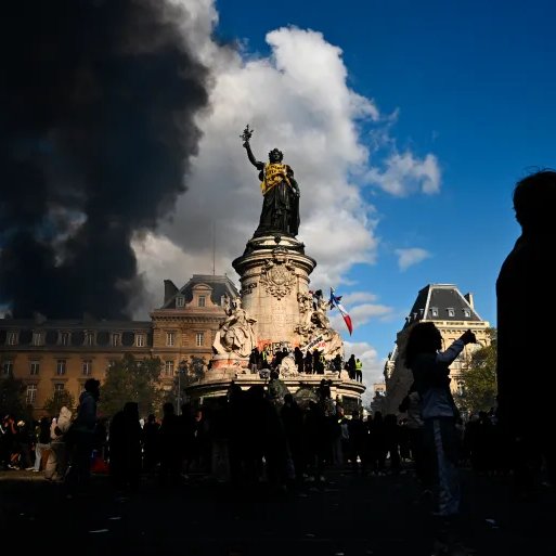 DiscourseWire's tweet photo. French government will not deploy military as cities burn to not offend the arsonists. 

Follow: @DiscourseWire https://t.co/5mktxBHd3z