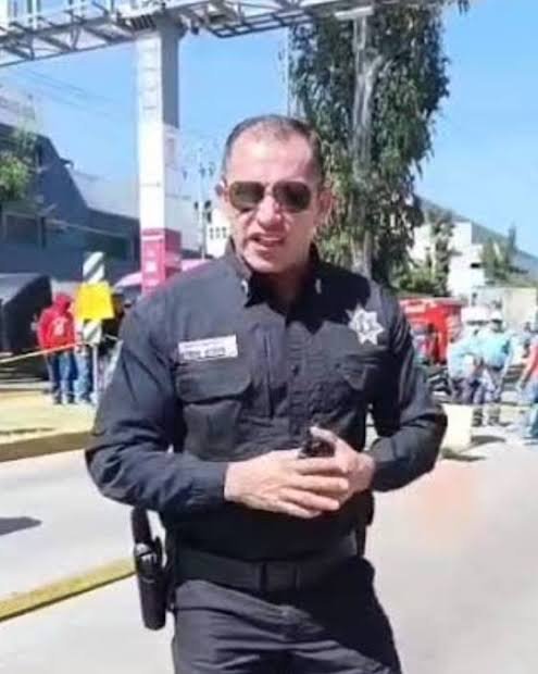 PLATA11CDMX's tweet photo. 🚨 ¡238 multas por invadir el carril confinado y 42 por exceso de velocidad! Una Tahoe 2008, presuntamente propiedad de Luis Enrique Serna, subdirector de Tránsito de @Ecatepec, mas 246 mil pesos en infracciones. ¿Qué dice el gob de @azucenacisneros? Tenía que ser de  @morena https://t.co/xG7KXf2RzG