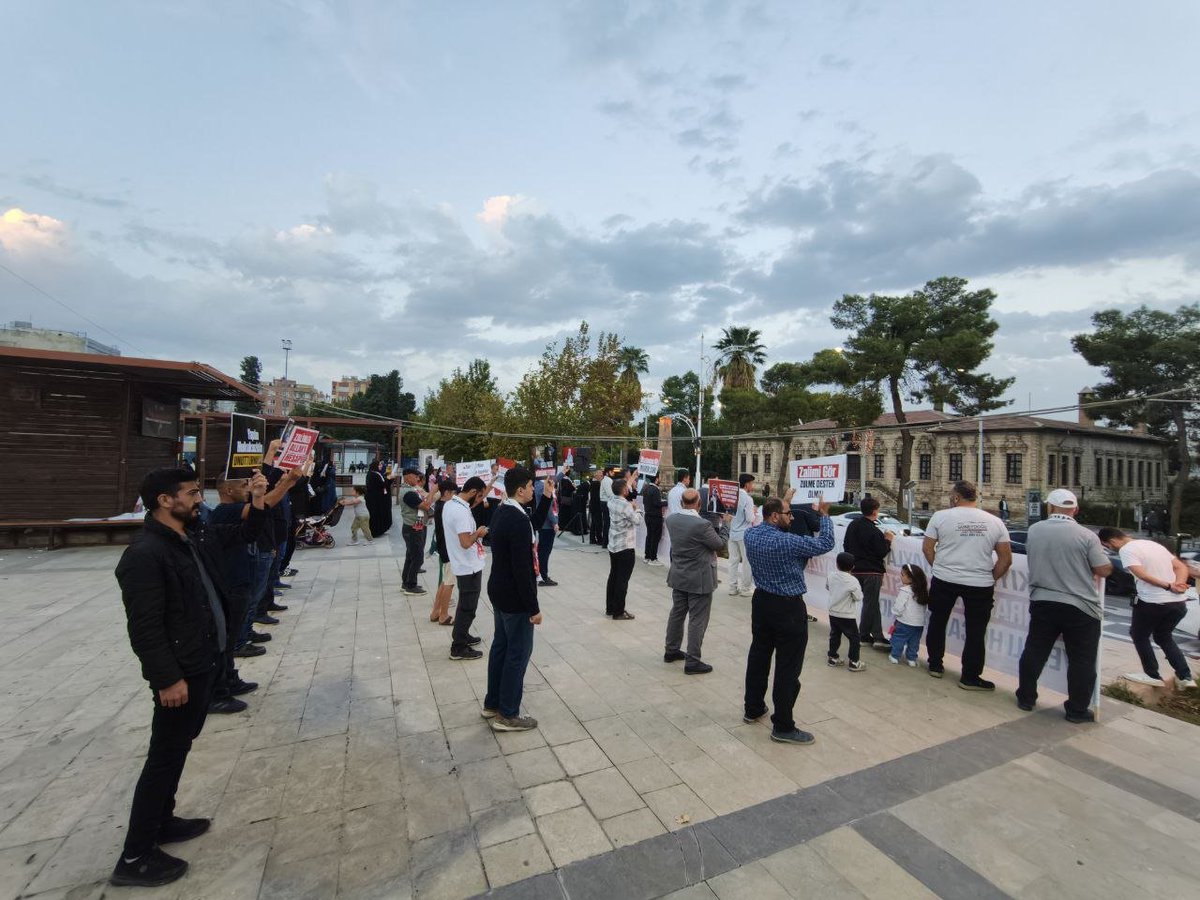 furknharketi's tweet photo. Cezaevlerindeki hak ihlallerine, uygulanan tecride ve üzerimize atılan iftiralara geçit vermeyeceğiz. Haksız bir şekilde tutuklanan hocamız ve kardeşlerimiz için, adalet tecelli edene kadar meydanlardayız!

ZulmeKarşı Meydanlardayız
AlparslanHocaya Özgürlük
SemraHocaya Ozgürlük
FurkanGönüllülerine Ozgürlük

📍Şanlıurfa