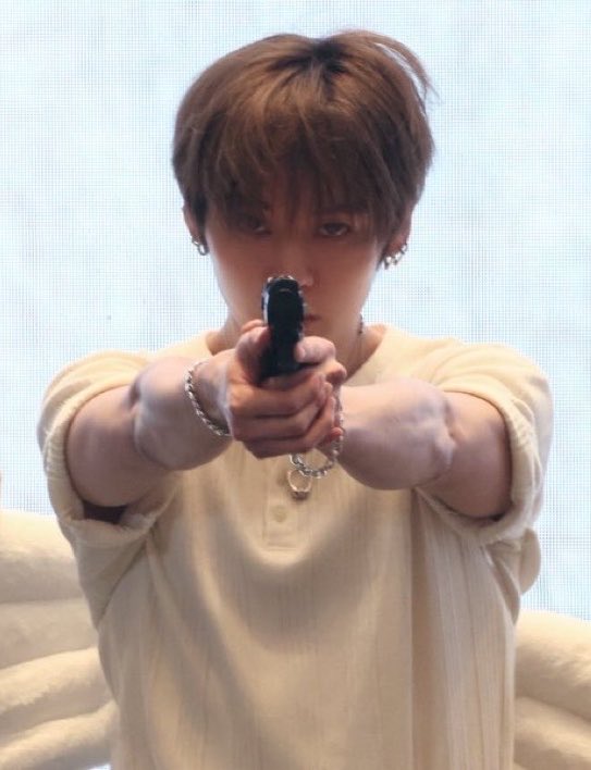 jsungiehan's tweet photo. when lee minho finds out who the serial killer is and its none other than his best friend, doctor hwang hyunjin,so he shows up at his chamber and holds him at gun point but doctor hwang doesn't look really fazed at all https://t.co/Zq1jFvZG9Z