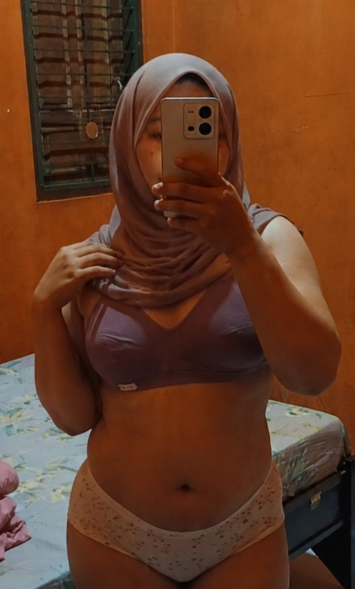 Adiraaahhhh's tweet photo. Pengen deh jadi pelacur kamu🤤 https://t.co/NWekVt74J7