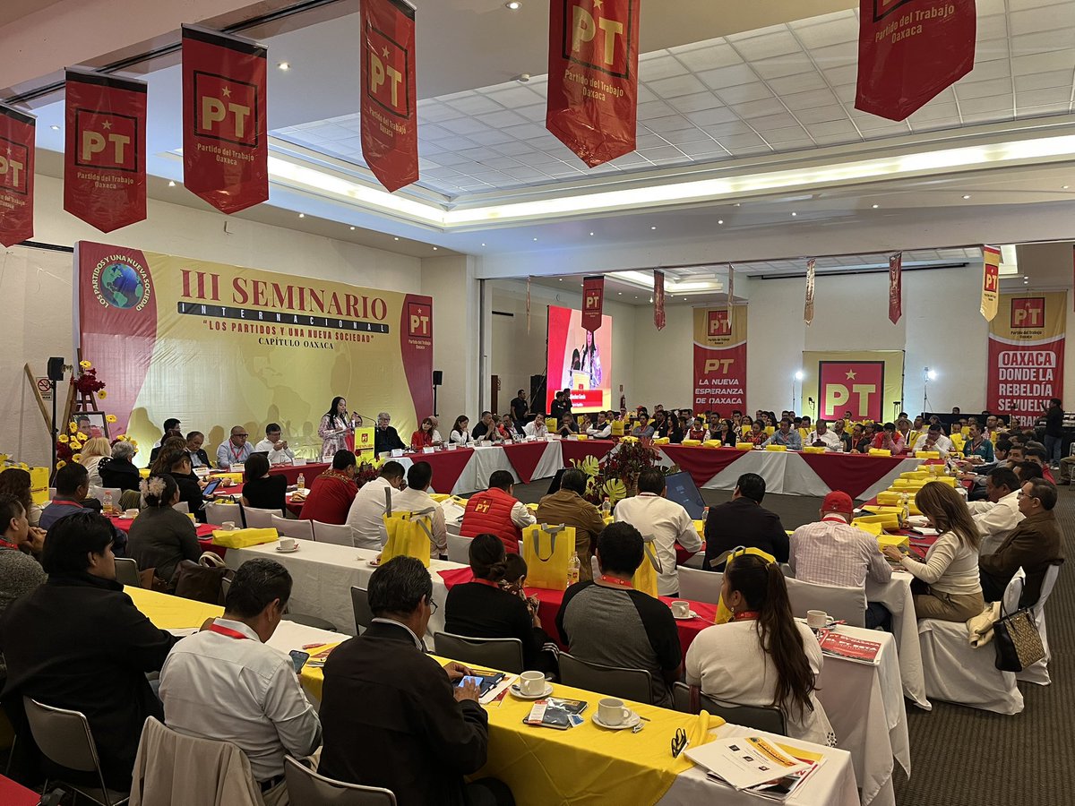DANTEMONTANO's tweet photo. Con gran éxito llevamos a cabo nuestro III Seminario Internacional “Los Partidos y una Nueva Sociedad”, Capítulo #Oaxaca, un espacio de formación política, reflexión e intercambio de ideas para fortalecer a nuestros liderazgos y militancia del Partido del Trabajo.

En el #PT seguimos impulsando espacios de formación y debate para fortalecer nuestras ideas, consolidar la organización popular y construir, junto a los pueblos del mundo, una nueva sociedad con justicia, igualdad y dignidad.

Tuvimos el honor de recibir a Nguyen Van Hai, embajador de la República Socialista de Vietnam en México, así como a destacadas personalidades del pensamiento y la lucha política internacional: el Dr. Fernando Buen Abad, Jorge Hernández Martínez, Hugo Moldiz Mercado, Estefanía Prada, Alfredo Rada, la Dra. Yazmín B. Vásquez Ortiz y Raúl Yarul.

¡Que viva el PT! ¡Que viva Oaxaca!