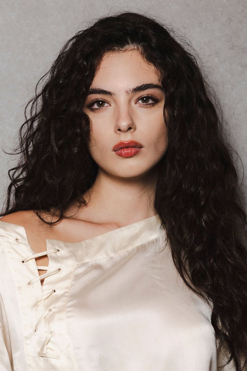 belleselca's tweet photo. Deva Cassel for Le Fantôme de l'Opéra at the 21st Rome Film Fest portrait studio🪽

📸: Vittorio Zunino Celotto / getty https://t.co/WfXyuxDhGa