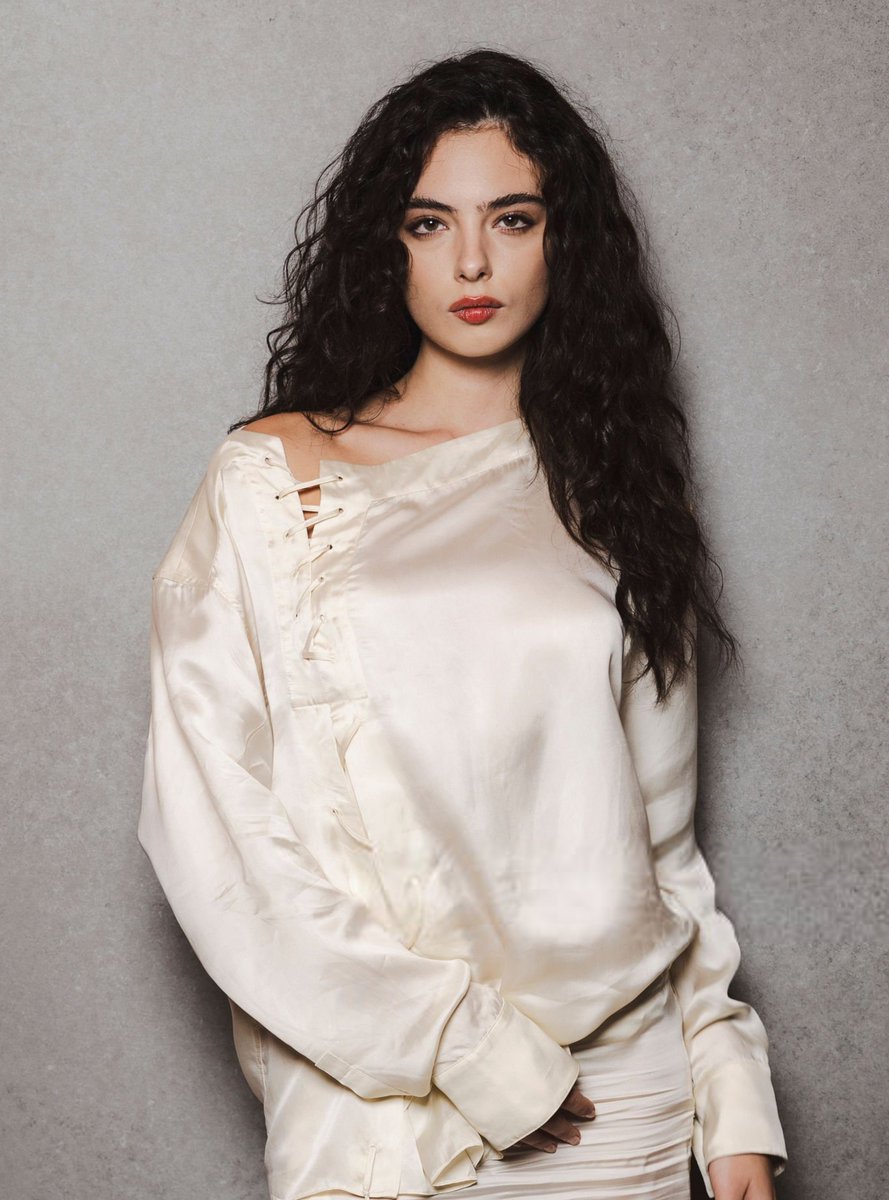 belleselca's tweet photo. Deva Cassel for Le Fantôme de l'Opéra at the 21st Rome Film Fest portrait studio🪽

📸: Vittorio Zunino Celotto / getty https://t.co/WfXyuxDhGa