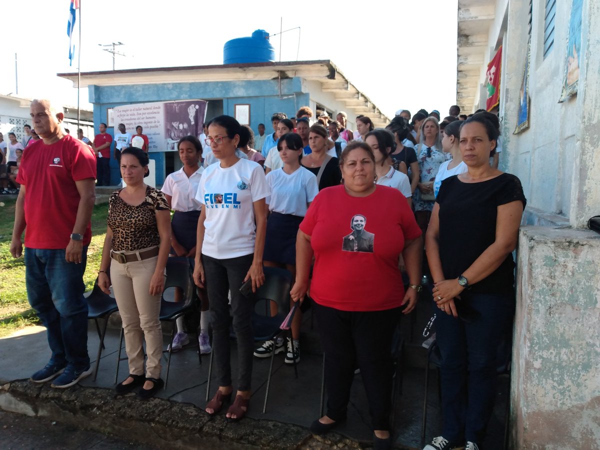 LorenaCBello87's tweet photo. La #FMC_Cuba en acción, hoy desde el Consejo Popular Matanzas Oeste, en función del movimiento participativo #MiBarrioPorLaPatria , acto de Jóvenes Arribantes #MujeresEnRevolución #CubanasVencedorasDeImposibles #MatancerosEnVictoria https://t.co/wst21f3IcC