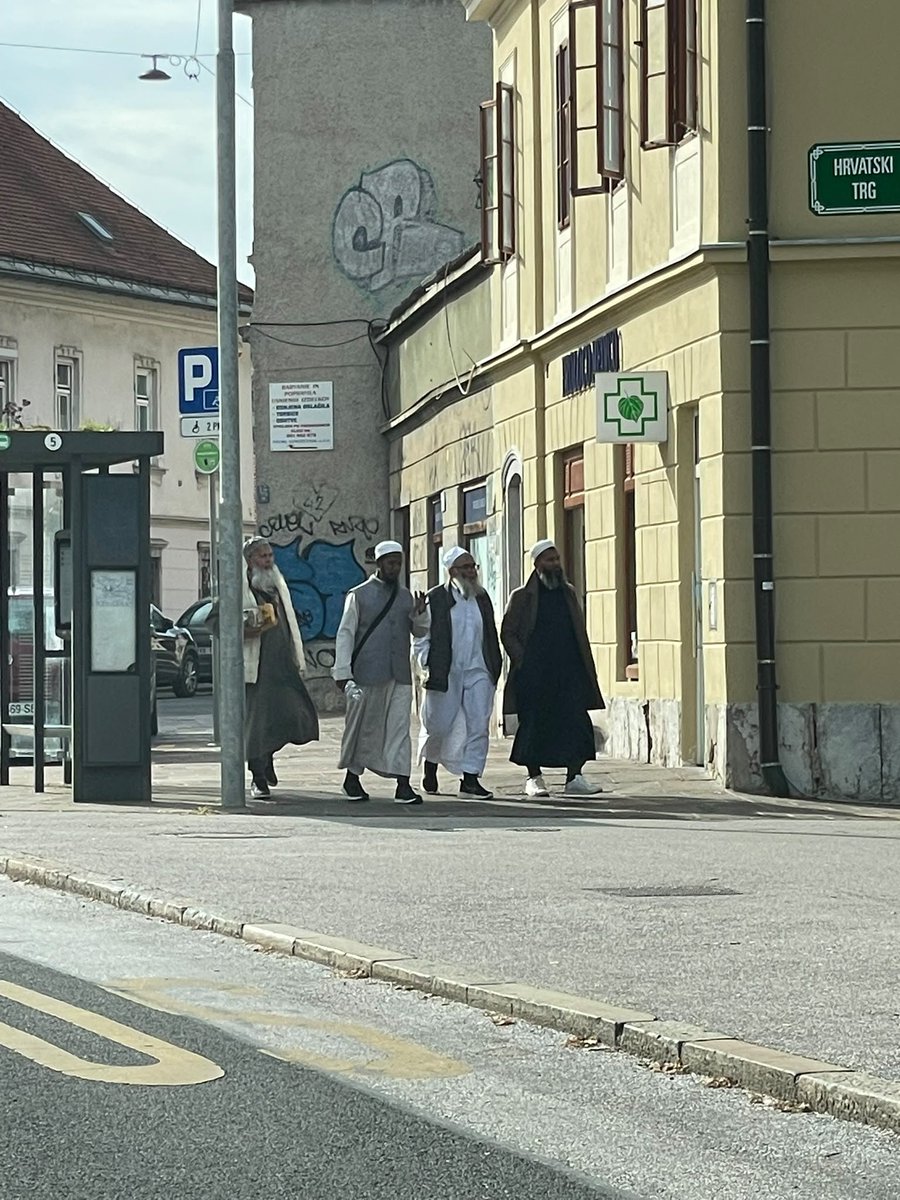 UrosUrbanija's tweet photo. Lep sončen dan v Ljubljani ... https://t.co/tfDA1xmAAs