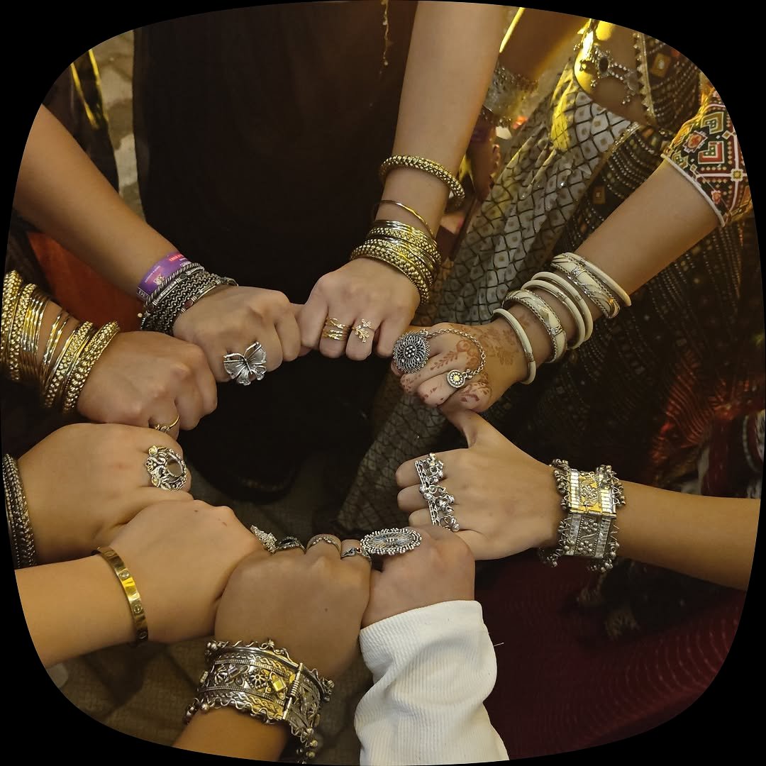 PariiMittal's tweet photo. Myy first dandiya night!! 🩷😋 https://t.co/OtAzwqLrFs