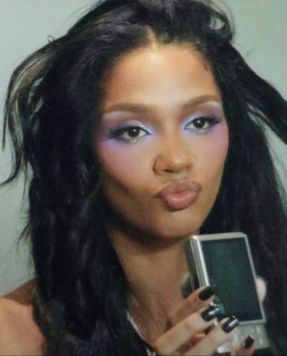 quietlyiconicxo's tweet photo. day 6 of #25daysofmelanie !!
favorite makeup looks 💄:

─ ˚୨୧⋆ ─ https://t.co/5vcbmbedea