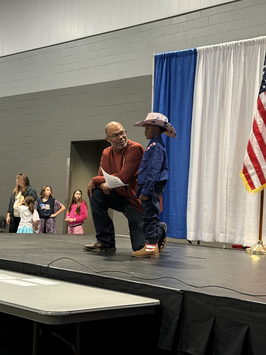 MSUExtService's tweet photo. Happening now—MSU Extension Agent Crayton Coleman giving a young 4-H’er words of encouragement before performing at Share the Fun during 4-H Day at the State Fair! 🍀 #MS4H #MSUext https://t.co/eHAVNMb5zD