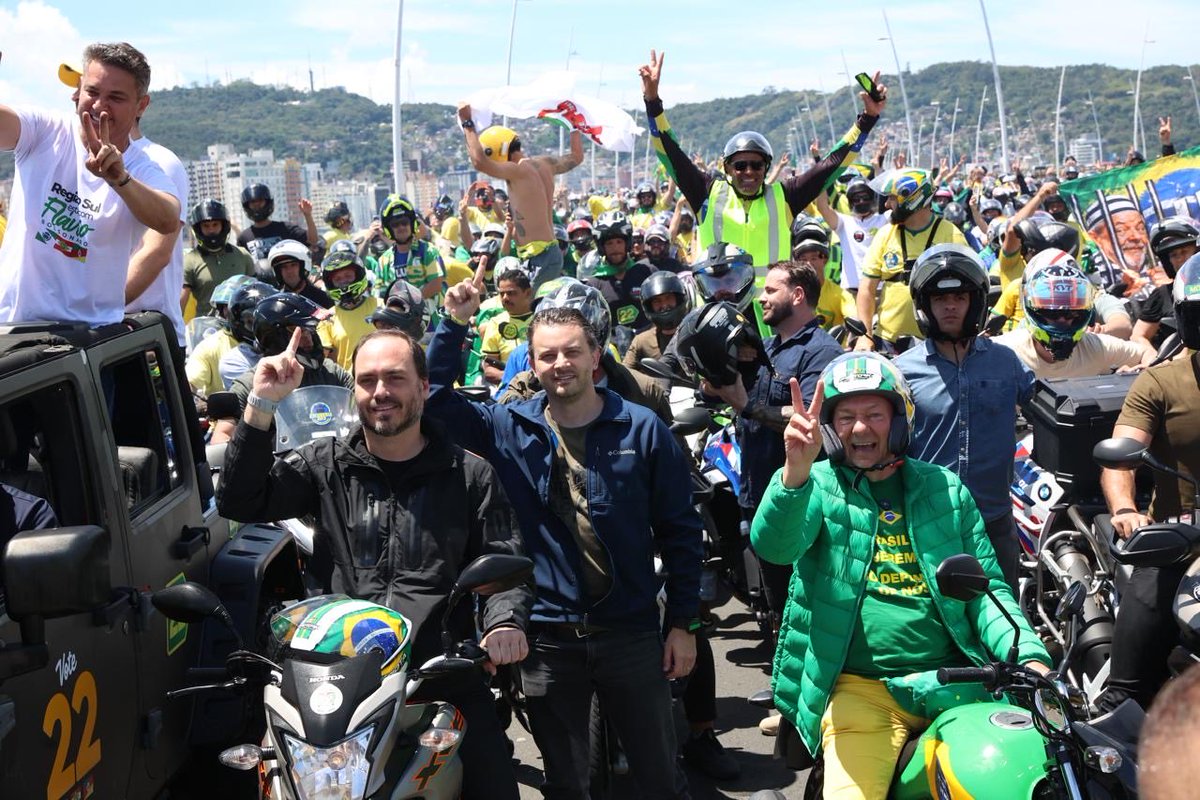guicolombosc's tweet photo. O 22 tomou conta das ruas! 🏍️

O recado é claro: dia 25 é @FlavioBolsonaro é 22! 🇧🇷

@CarlosBolsonaro @zuccors @LucianoHangBr https://t.co/zblEjOd0ek