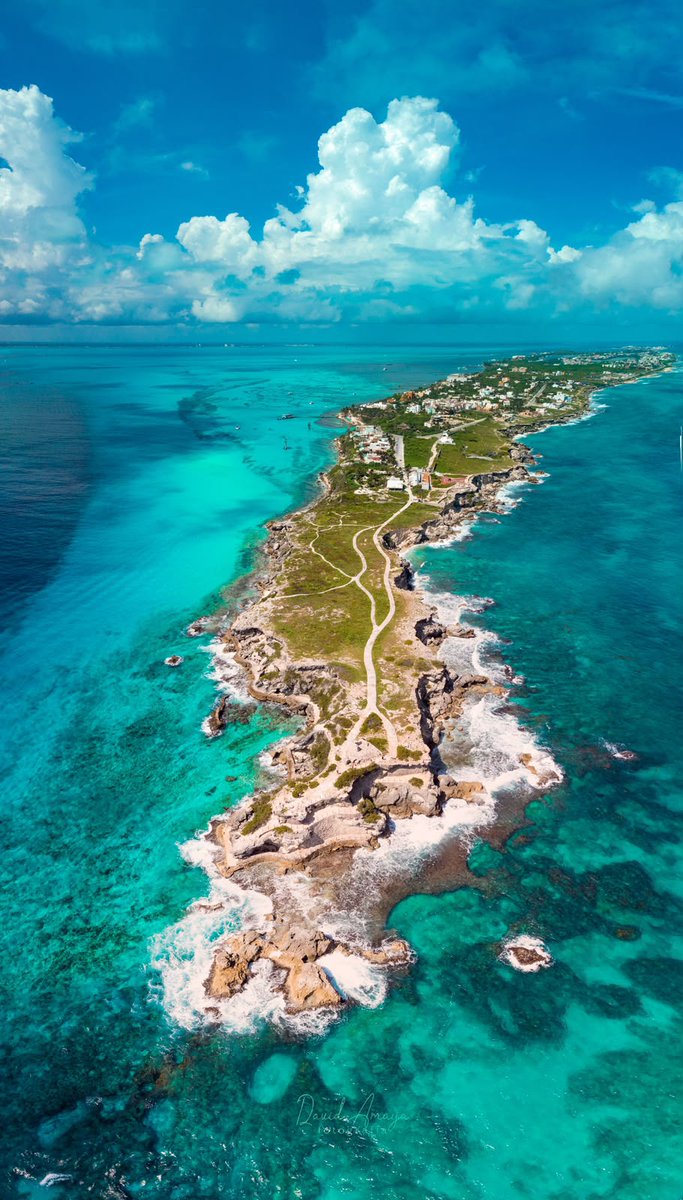 radioturquesa's tweet photo. Isla Mujeres continúa consolidándose como uno de los destinos turísticos más importantes del Caribe Mexicano, al obtener por tercera ocasión el prestigioso reconocimiento de los World Travel Awards 2026, en la categoría de Destino Insular Líder de México y Centroamérica, refrendando además el título conquistado en 2025.

https://t.co/VXV48C5RaB