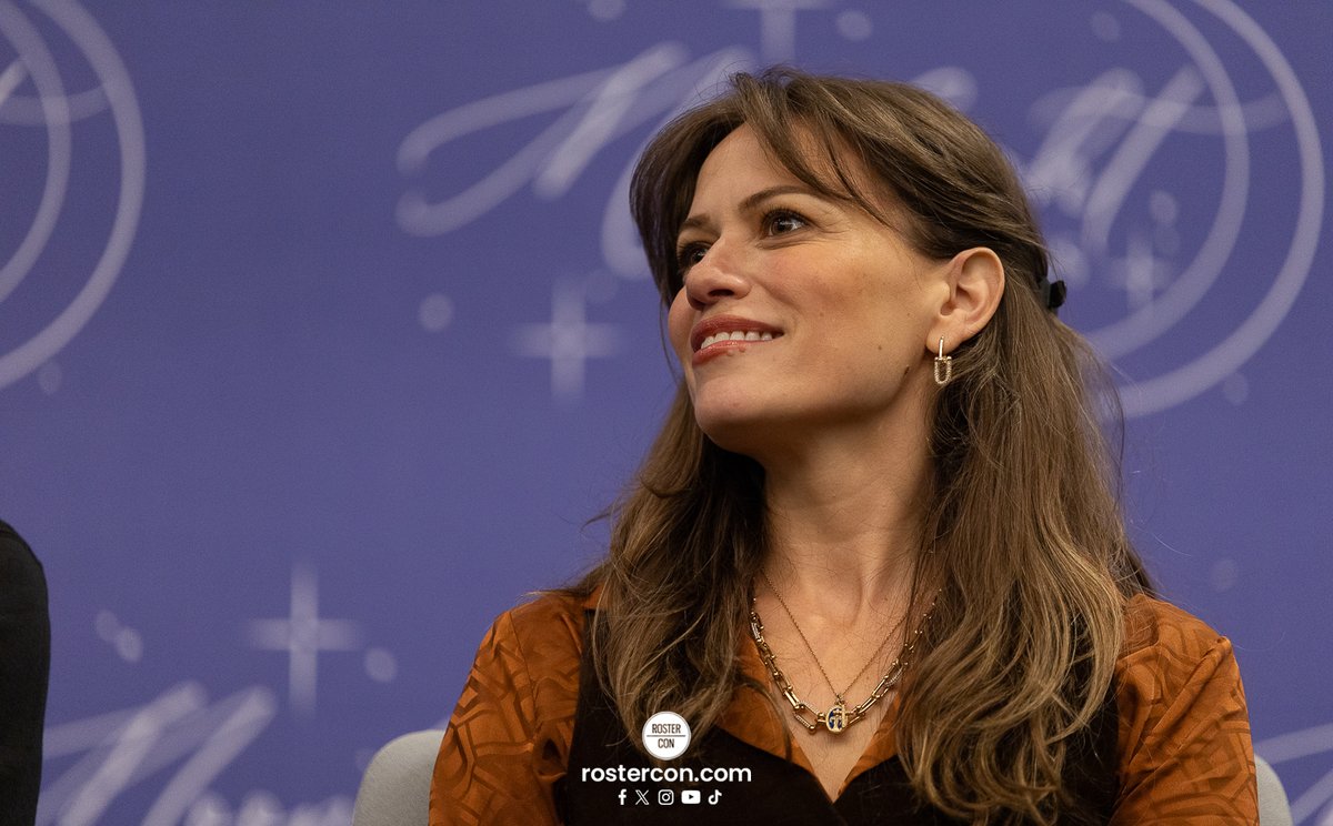 RosterCon's tweet photo. #THIYH3 - De nouvelles photos sont disponibles, celles du panel avec James Lafferty &amp; Bethany Joy Lenz // New photos are available, those from the panel with James Lafferty &amp; Bethany Joy Lenz #OTH

👉 https://t.co/ogOLuDPm5E https://t.co/qmwzsinWgl