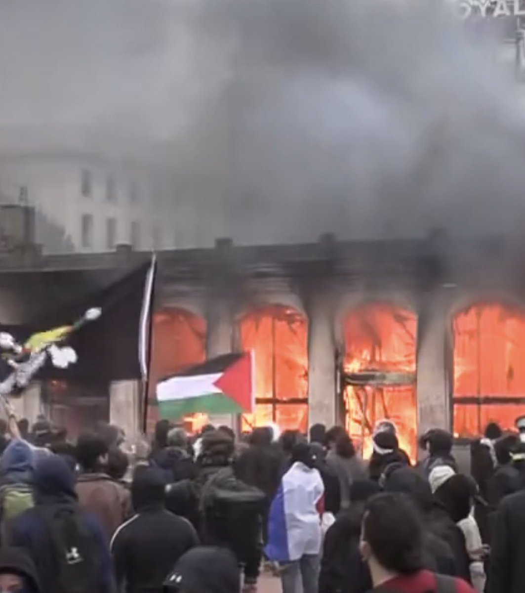 MelkiMuriel's tweet photo. Quand les appels à l’intifada finissent par conduire à l’intifada.
Immense colère.
Immense tristesse.
Immense responsabilité de certains responsables LFI qui les ont encouragés.⬇️⬇️⬇️ https://t.co/DyEMv1ctOq