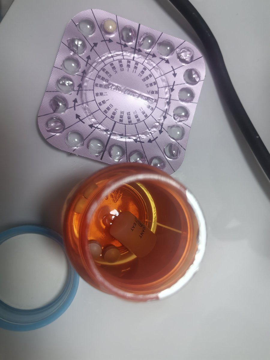 sd_wY0's tweet photo. 断药一段时间后重新用药了，这一瓶已经快没有了，怎么胸还是没有变化呀，还是一个小尖尖。还不让之前只吃雌和孕涨的快呀，之前吃一个月胸就有一点涨涨的。#mtf #药娘 #渴望大大的奶子 #长胸 https://t.co/TBNXf7APy0