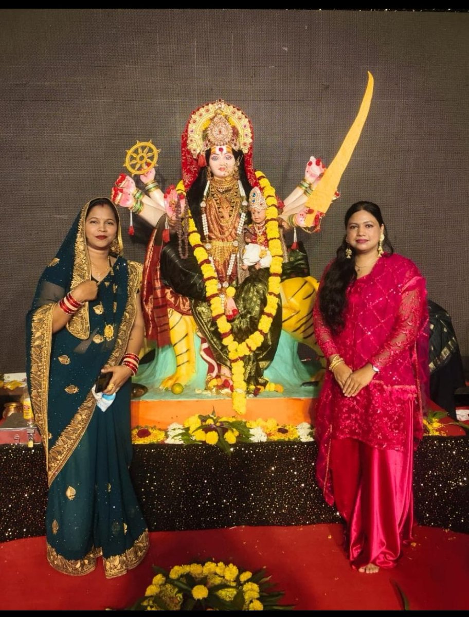 ebrahimpipermi1's tweet photo. Navratri wibes Jai ambe maa Darshan 🤗🤗😘😘🥰🥰🙏🙏
#SaturdayVibes 
#WeekendVibes 
#OutfitCheck 
#NavratriDay7 
#FestiveSeason 
#devine 
#Blessings 
#SelfieMood 
#Traditionallook 
#beautifulgirl 
#desigirl 
#punzfam 
#loveyouall https://t.co/xOden83C4n