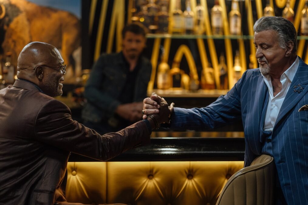StarkGAMES_Off's tweet photo. 🎬 Da Shaft e Nick Fury al nuovo boss di #FriscoKing: Samuel L. Jackson si prepara a conquistare il Texas. E Stallone ritorna! 👑
Il loro legame, il teaser e la storia dietro la serie. 👇
https://t.co/dyjF2RaY1t
#StarkGAMES https://t.co/gHj3wNjcyM