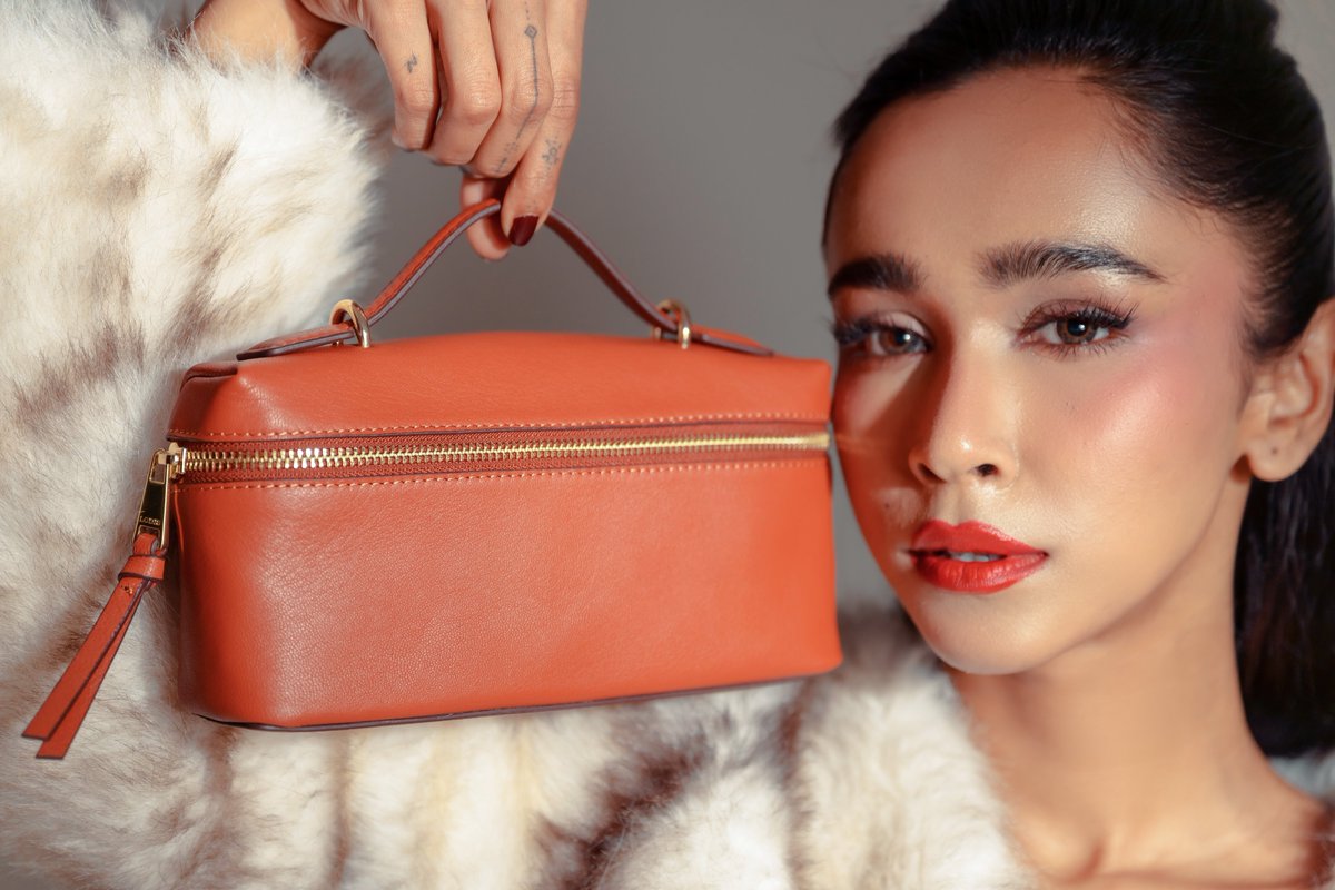 lodisus's tweet photo. A little colour can go a long way!  

The Stratos Texas Crossbody in Samba brings a rich, deep red to a compact silhouette, with a top handle and an adjustable shoulder strap for versatile styling.

Discover it: https://t.co/Litm1oHUG7 

#Lodis #FallFashion #CrossbodyBag #fall26 https://t.co/zdZoU7yNUI