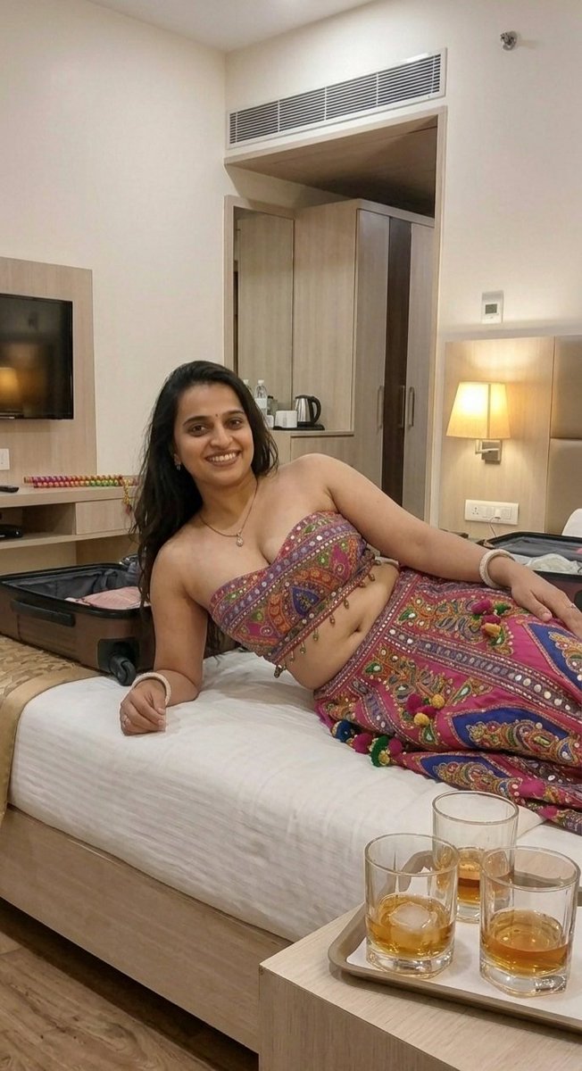 reenasingh6pm's tweet photo. गरबा खेल के थक गयी रेस्ट जरुरी है 🥺😘😘 https://t.co/ur7xMPP5Qe