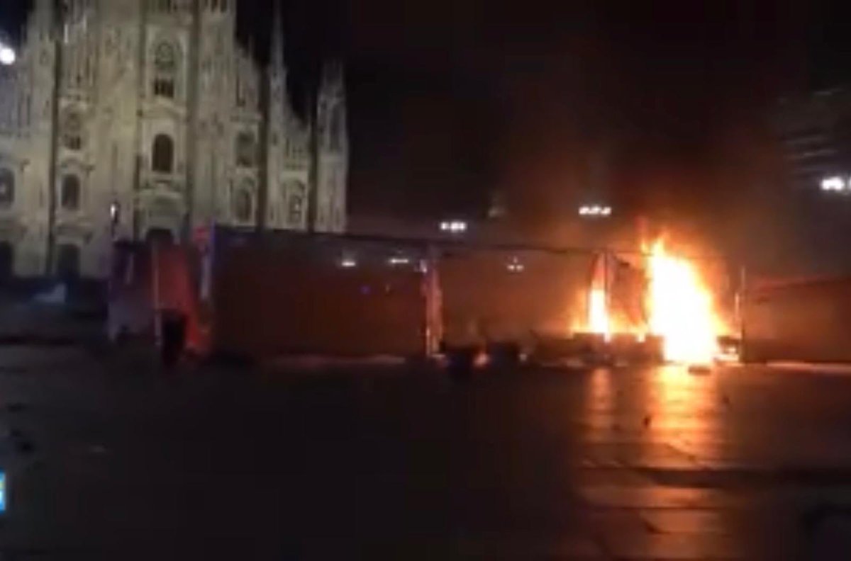 gualtrapa's tweet photo. La Italia de Meloni al igual que la Francia de Macron también está ardiendo. ¿Cómo puede ser, si a mí me dijeron que Meloni es una patriota y que con ella la inmigración ilegal en Italia se iba a acabar?

Menudo bluf son estos sionistas "patriotas" https://t.co/JQ4xTO1eJP