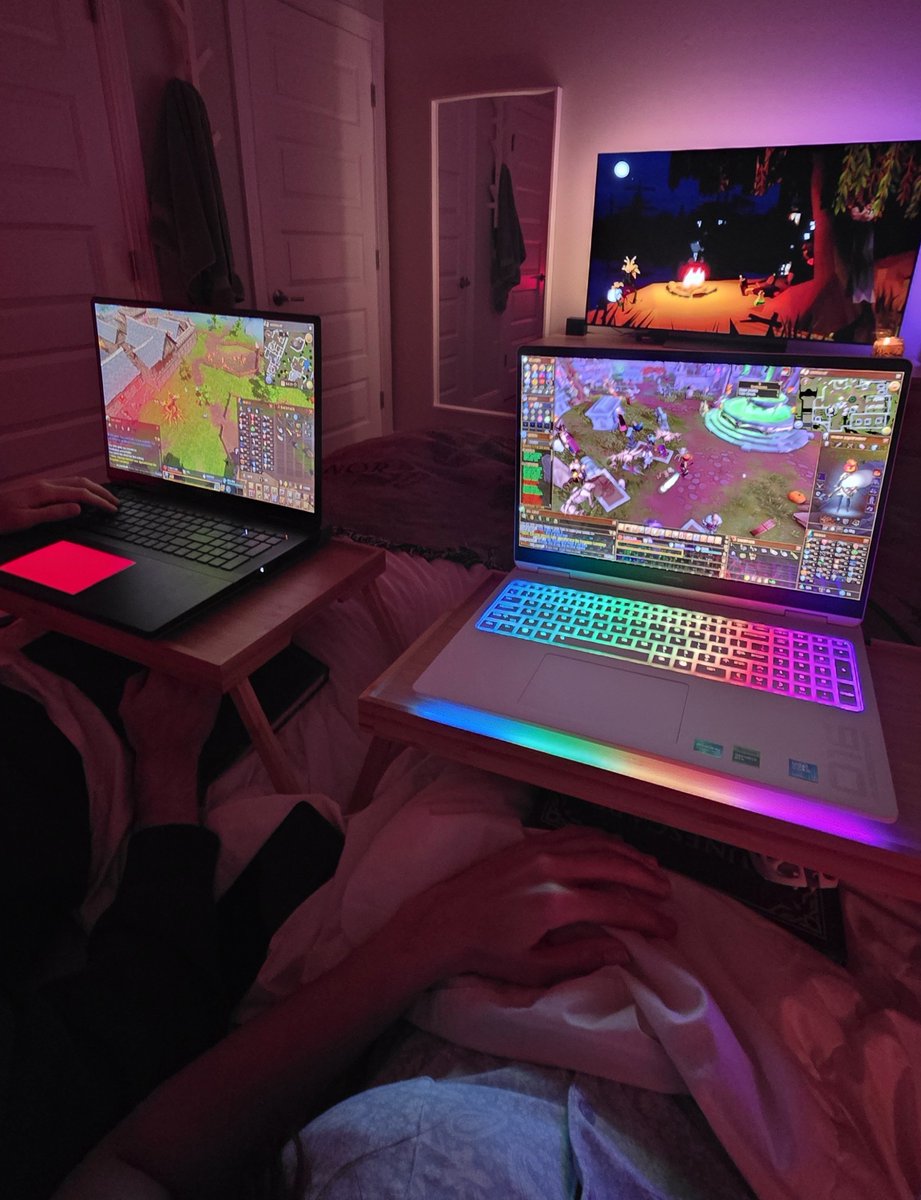 brittnaynay3's tweet photo. My definition of date night 😂👌 https://t.co/5lQ4R8QDYo