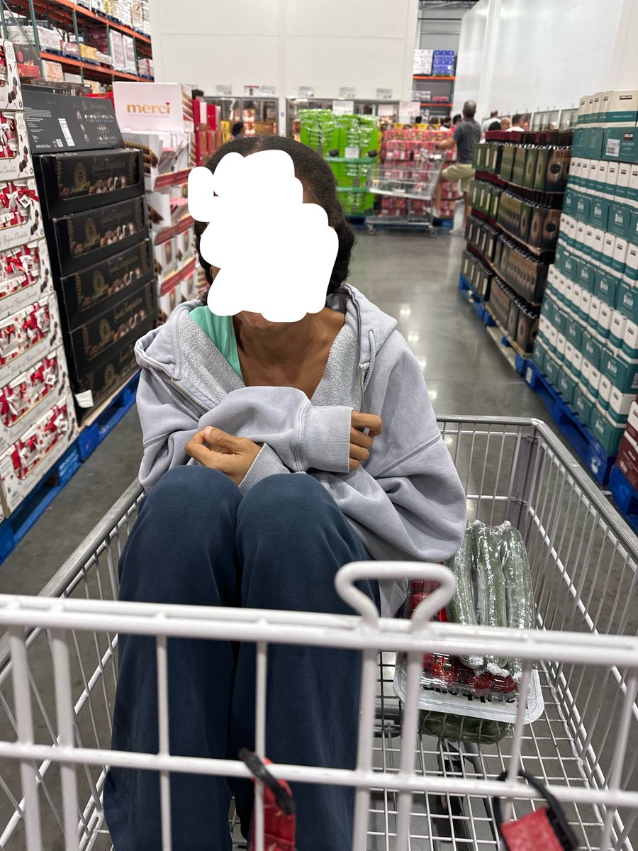 berrymiisu's tweet photo. Nausea so bad I had to sit down in the shopping cart 😭😭 https://t.co/JXqeP7FgCe