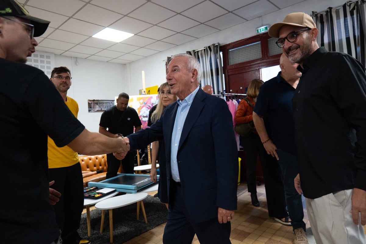 JeanLeonetti's tweet photo. Après une parenthèse enchantée à @hopitalAntibes le festival Coul’heures d’automne 
revient dans les rues d’#Antibes avec 14 street artistes internationaux. Les performances murales sont programmées du 17 au 31 octobre, du quartier de la Fontonne au centre-ville en passant par l’avenue Rochat et la nouvelle voie Lyan aux Combes… 

Ce soir, je suis aux côtés de Sébastien Hamard qui nous dévoile le programme des performances, ateliers graphiques, rencontres avec les artistes, qui se tiendront à la sChOOL, au Fort Carré, à l’hôtel le Collier, à la médiathèque Camus, etc.
Le choix des murs est aussi le fruit d’un partenariat avec les habitants et les commerçants d’#Antibes #juanlespins très impliqués dans ce projet culturel unique. 
Programme 🔗 https://t.co/O9He3lXNXw