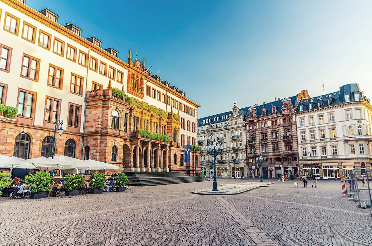 freizeitblick's tweet photo. Anzeige | ✨ Wiesbaden - Privater Rundgang mit einem Guide - Historische Fassaden, persönliche Geschichten und flexible Route: Stadtwissen ohne Gruppen-Stress. 🎟️ Tickets und Verfügbarkeit: https://t.co/akTCvtYn4Z #wiesbaden https://t.co/QaPoh6bl9j