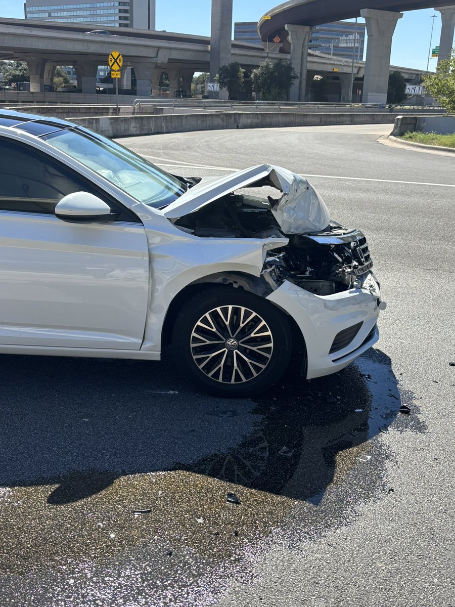 TheCinah's tweet photo. MiaMaxxed got into a CAR CRASH on the way to Ice Poseidon's safezone event prompting her to quit before it even starts 😳

"on the way to the safezone event… is this a sign" https://t.co/GiBX91l23m