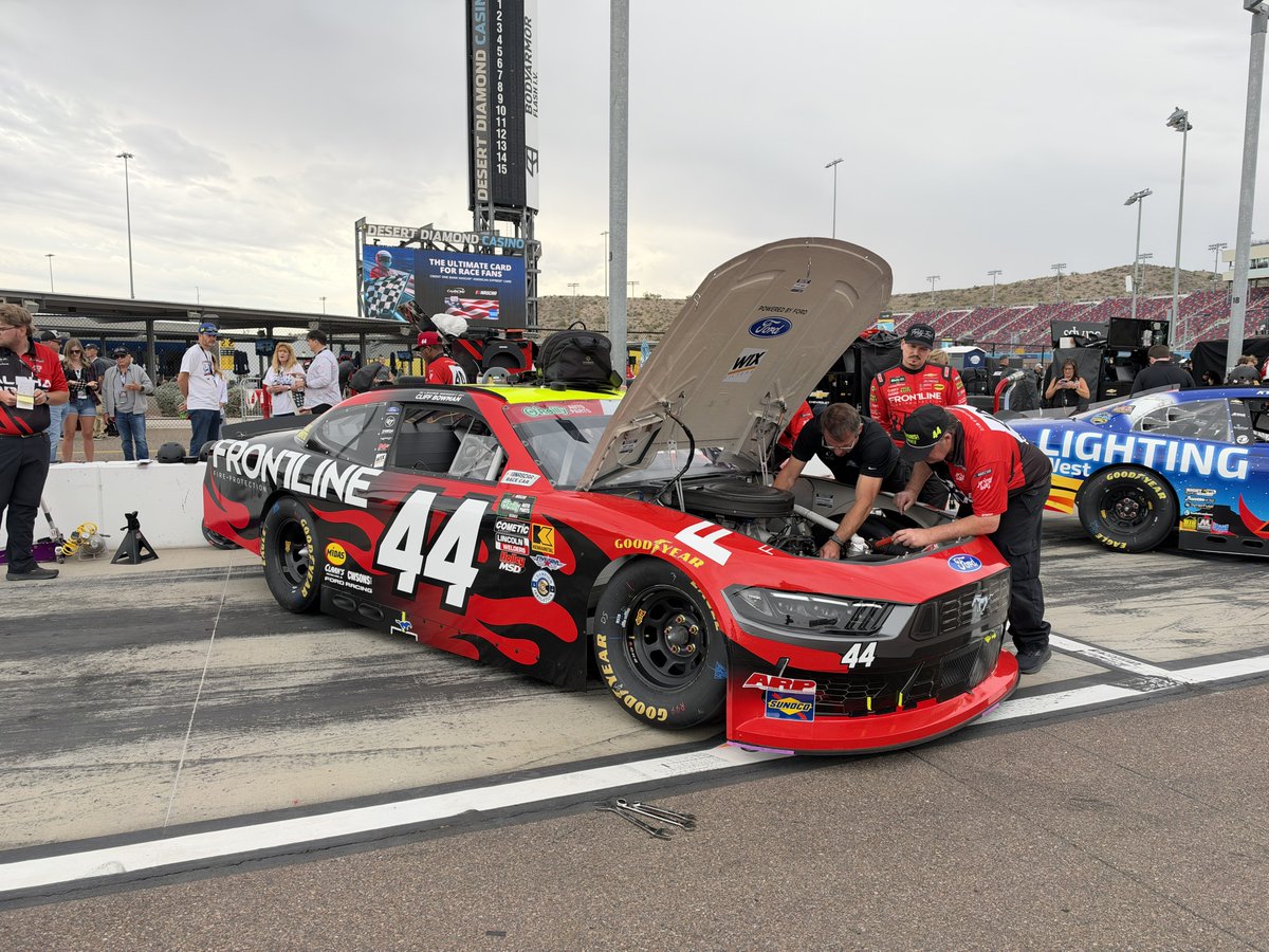 TeamAlphaPrime's tweet photo. Getting ready for practice and qualifying right as light sprinkles have entered the area... 🙃

#TimberlandPro200 | #FrontlineFireProtection | #BenderExtender https://t.co/tDJx3JGy0k