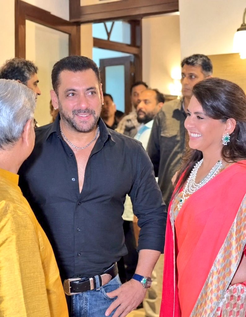 error2294's tweet photo. LATEST: Megastar Salman Khan 🔥

Salman Khan is the standard of male beauty in India. #SalmanKhan https://t.co/1gcUUbyiWb