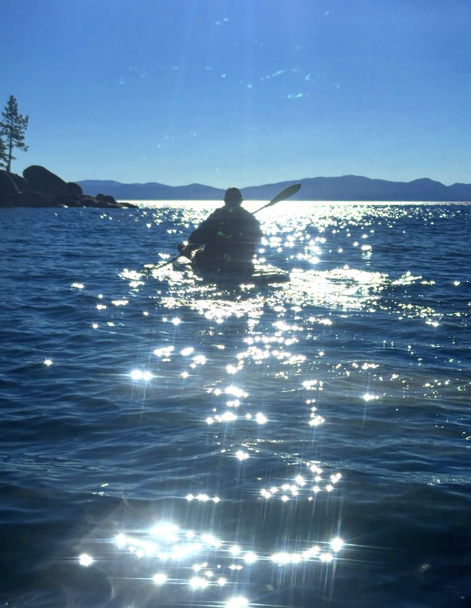 isawthismorning's tweet photo. Paddling on a wave of sparkles ✨ quite magical,mid October at Sand Harbour on Lake Tahoe, Nevada. #sandharborbeach #laketahoe #nevada #lake #paddleboarding https://t.co/k1KzV7PiOv