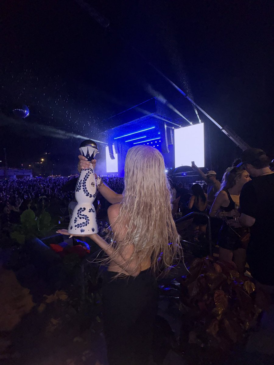 blucheese01ive's tweet photo. we got sections at the rave https://t.co/mAsn1L7fBm