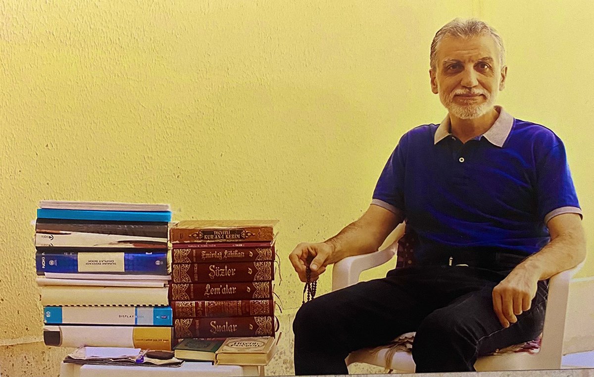 Teacher_4706's tweet photo. HİDAYET KARACA' yı UNUTMAYACAĞIZ ⚠️🚨

🔹 Gazeteci Hidayet KARACA Bir dizi senaryosu GEREKÇESİYLE 10 yılı aşkın süredir Silivri’de tutuklu. 

Hidayet Karaca bir gazeteci olarak
cezaevinde ve 2014'ten beri tecritte
TUTULUYOR.

Fikirler hapsedilemez! ‼️

🔵AbdullahTırpan🟣 https://t.co/F2UrqbIv61