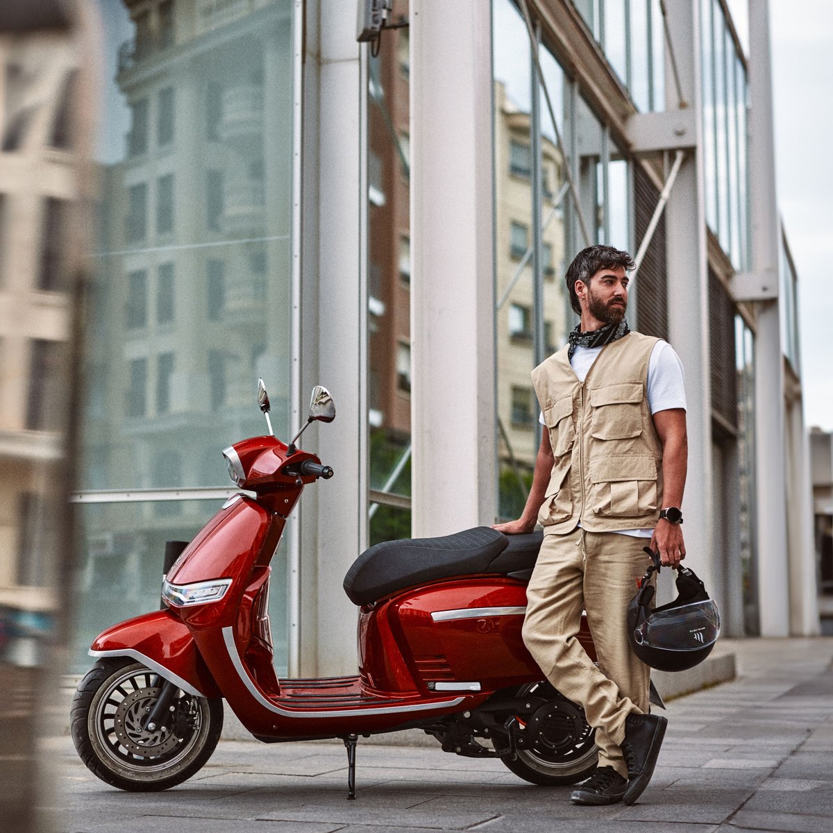 EperformanceAg's tweet photo. Was nervt dich mehr? 🤔 
Parkplatzsuche?
Hohe Spritkosten?

Egal welche Antwort – die Lösung ist da! 🛵
Der neue NEXT MOJITO 125er Elektroroller macht Schluss mit beidem! Ab CHF 3'799.-
Mehr Infos: https://t.co/ZaDM0bW6jG

#FutureMobility #UrbanMobility  #Elektromobilitaet #Swiss https://t.co/sHrphDFsrU