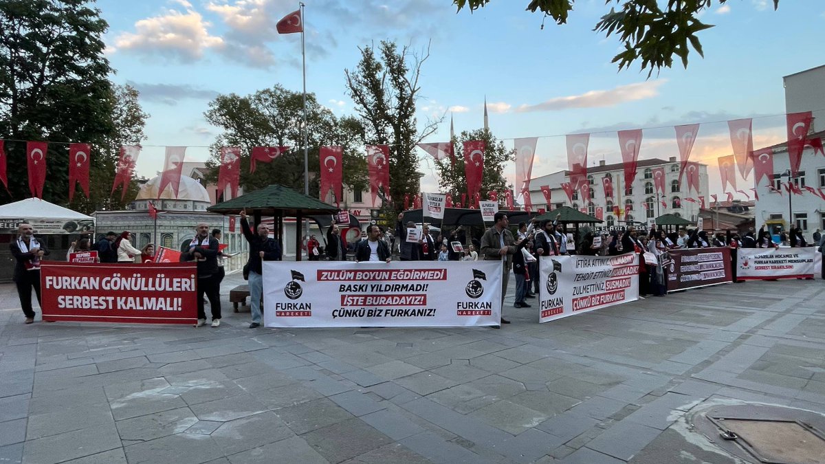 furknharketi's tweet photo. Adalet tecelli edene, tüm kardeşlerimiz özgürlüklerine kavuşana kadar meydanlardayız, meşru yollarla mücadele etmeye hakikati haykırmaya devam edeceğiz!

ZulmeKarşı Meydanlardayız
AlparslanHocaya Ozgürlük
SemraHocaya Ozgürlük
FurkanGönüllülerine Ozgürlük

📍 Elazığ https://t.co/qz90Ci5wCo