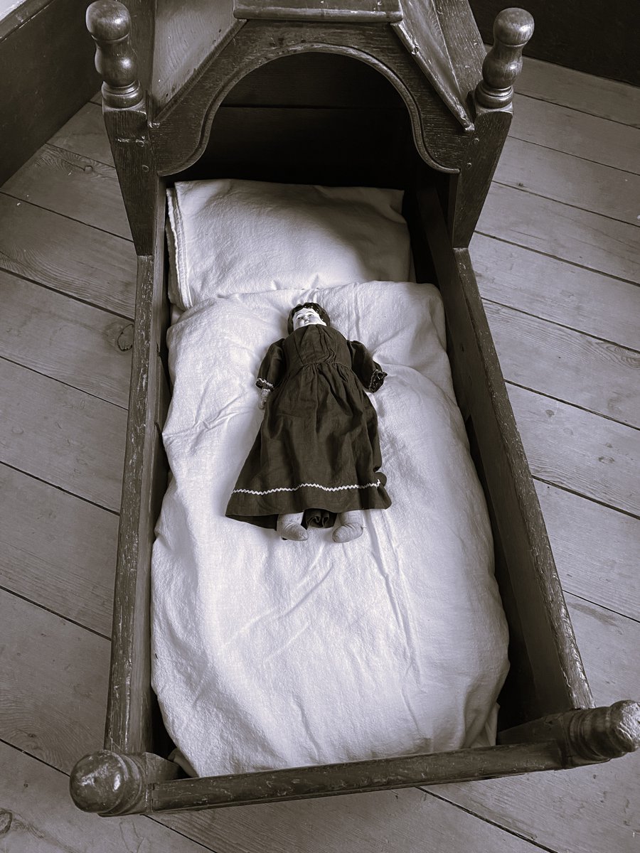 TOHistory's tweet photo. Uncover eerie tales about the past inhabitants of the Montgomery's Inn and the Old Town of Islington. Journey from the historic house to the Islington burial ground and learn about Toronto’s past.

 📅 Oct 24, 25, 29 &amp; 30
 ⏰ 6 pm  &amp; 8 pm
🎟️ Register: https://t.co/hrkWBlEPd9 https://t.co/qYO82nWHFX