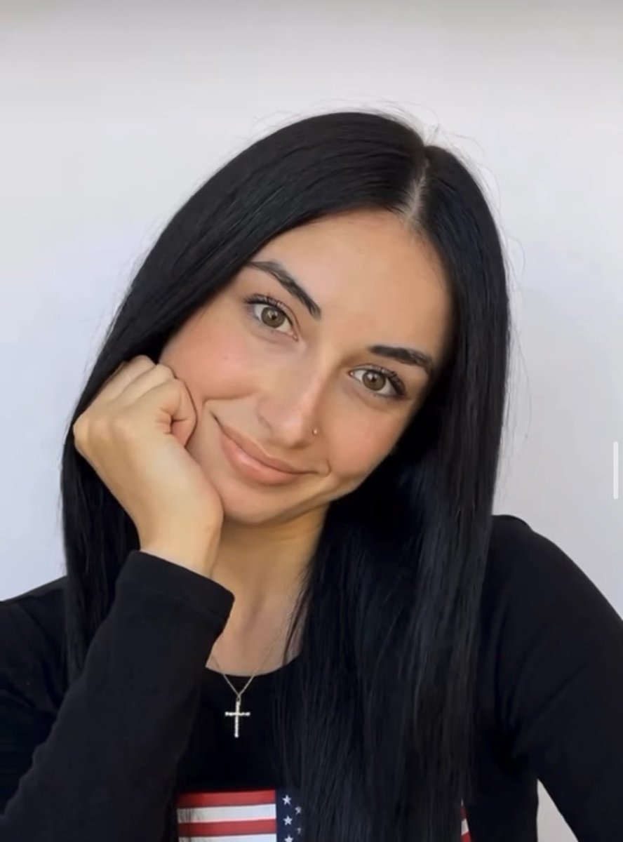 loveisabella_x's tweet photo. Rate my smile https://t.co/FyKY9bJDIX