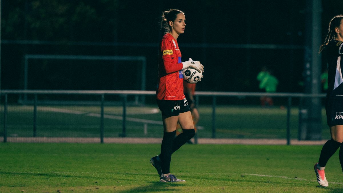 FirstViennaFC's tweet photo. Die schönsten Bilder unserer Frauen vom heutigen Duell gegen den SK Rapid! 💙💛📸

#ViennaFamily #FrauenPower #FrauenBundesliga https://t.co/Z6r7UkmGMB