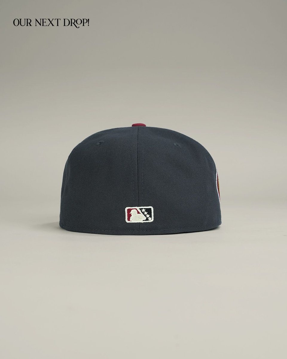 TopperzStore's tweet photo. SPECIAL DROP 🚨😁 NOW ONLINE

This Worcester Red Sox New Era 59FIFTY fitted comes in graphite with a black visor, a smiling baseball slugger front logo and a classic Red Sox roundel side patch.

Limited stock only. https://t.co/wL7ZDuaBwg