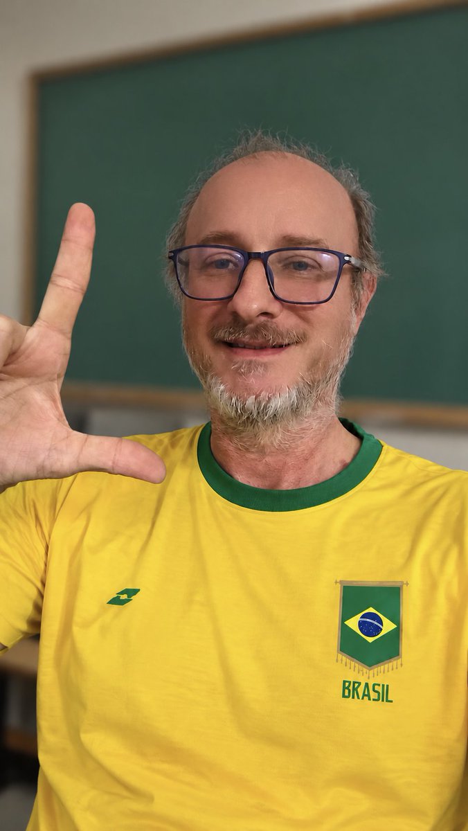 jedelucca's tweet photo. Sem medo de ser feliz! #OVerdeEAmareloENosso #LulaPelaDemocracia #Somos5milhoesdesoldadosdoLula https://t.co/9b9iCZjYrF