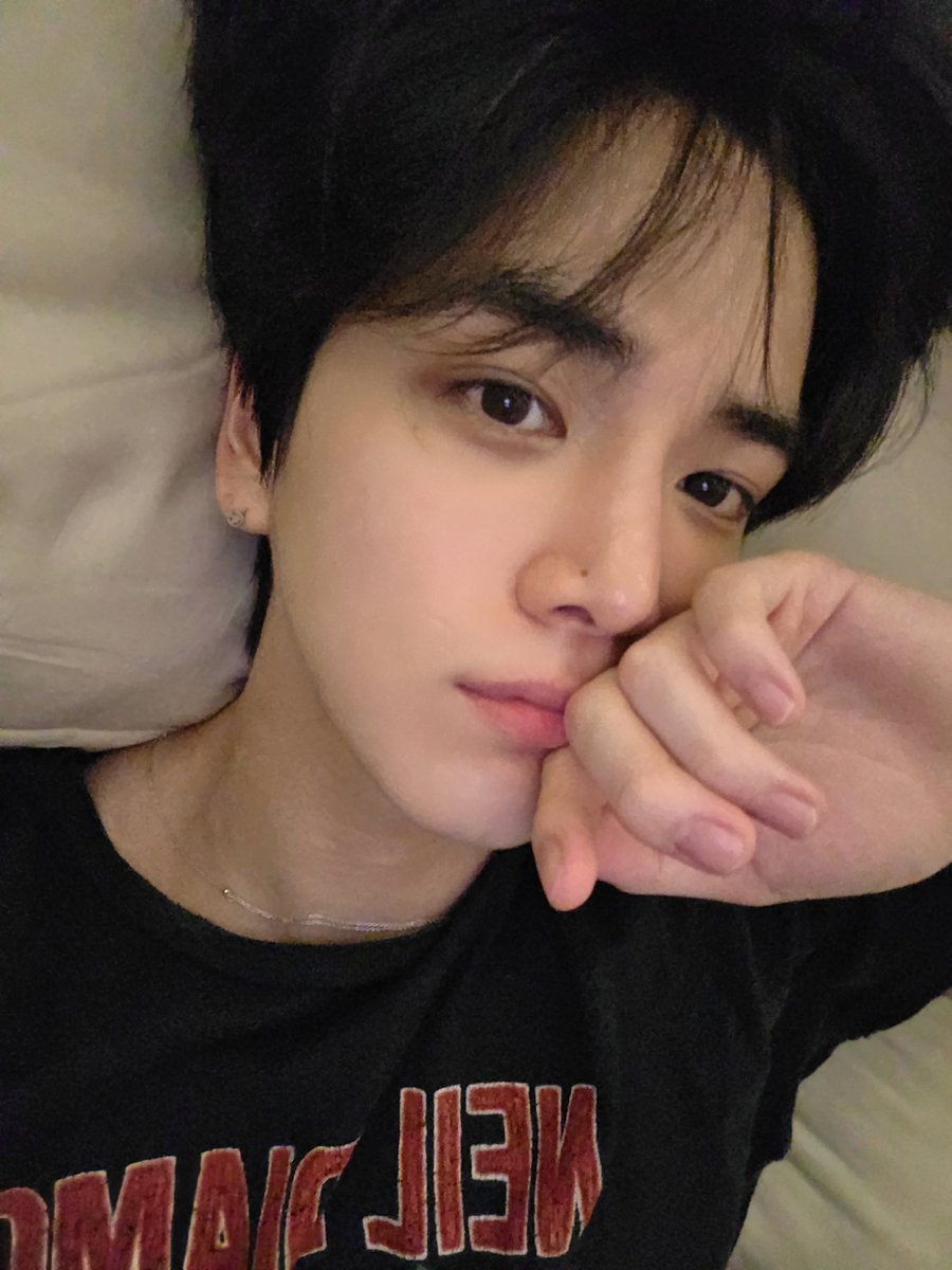Morgane_lqt's tweet photo. 𑣲 post a photo of you and three of your favs and let your oomfs choose who suits you the best ˚⟡ https://t.co/m4zqzgwbI9