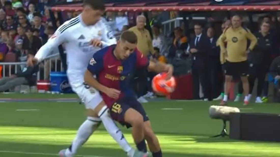marccrosas's tweet photo. Tienen razón, no se puede anular un golazo así… https://t.co/IVIRVYUUo3