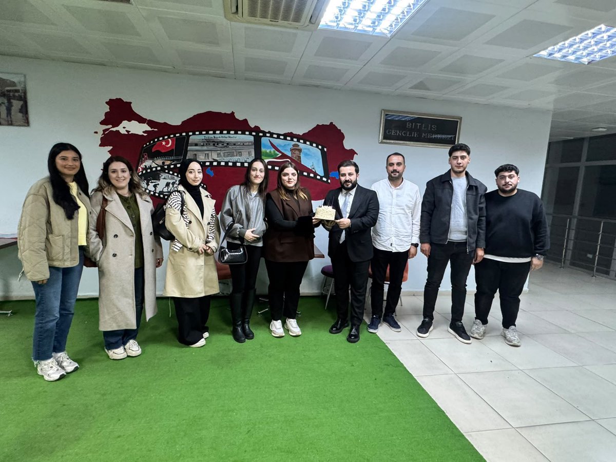 vahitorakk's tweet photo. MKYK Üyemiz Sn. Remzi Haktan KARADAĞ ile birlikte, 18 yaşına giren Şeyma ALTUN ve ilk defa oy kullanacak Miraç Aysal’ın doğum gününü kutlayarak AK Parti ailemize üyeliklerini gerçekleştirdik.

Şeyma ALTUN ve Miraç Aysal’a yeni yaşlarının sağlık, mutluluk ve başarı getirmesini diliyor, AK ailemize hoş geldiniz diyoruz. 🇹🇷🎂

@T_Bedirhanoglu @EnginGunceoglu @Ntanglay