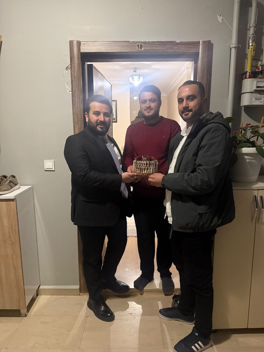 vahitorakk's tweet photo. MKYK Üyemiz Sn. Remzi Haktan KARADAĞ ile birlikte, 18 yaşına giren Şeyma ALTUN ve ilk defa oy kullanacak Miraç Aysal’ın doğum gününü kutlayarak AK Parti ailemize üyeliklerini gerçekleştirdik.

Şeyma ALTUN ve Miraç Aysal’a yeni yaşlarının sağlık, mutluluk ve başarı getirmesini diliyor, AK ailemize hoş geldiniz diyoruz. 🇹🇷🎂

@T_Bedirhanoglu @EnginGunceoglu @Ntanglay