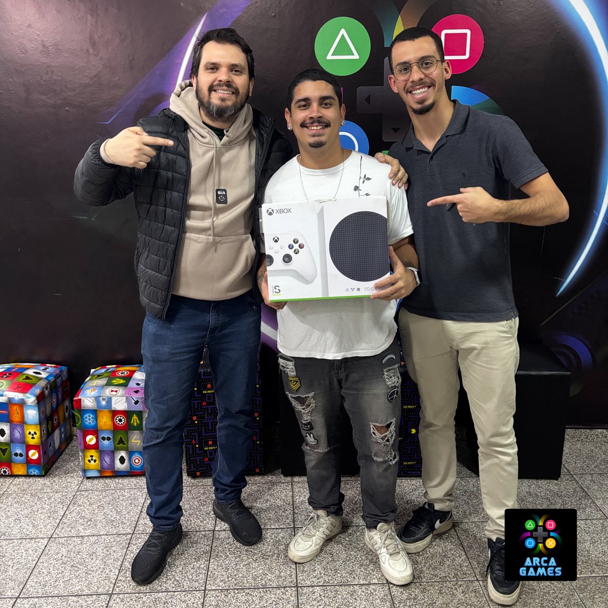 hettneregg2j's tweet photo. Another satisfied customer with our games! Have fun with your new Xbox Series S. Don’t miss the chance to get your favorite console. Shop with confidence and security. Different new and pre-owned models available, all with warranty. Same-day https://t.co/Ib3zyesr8l