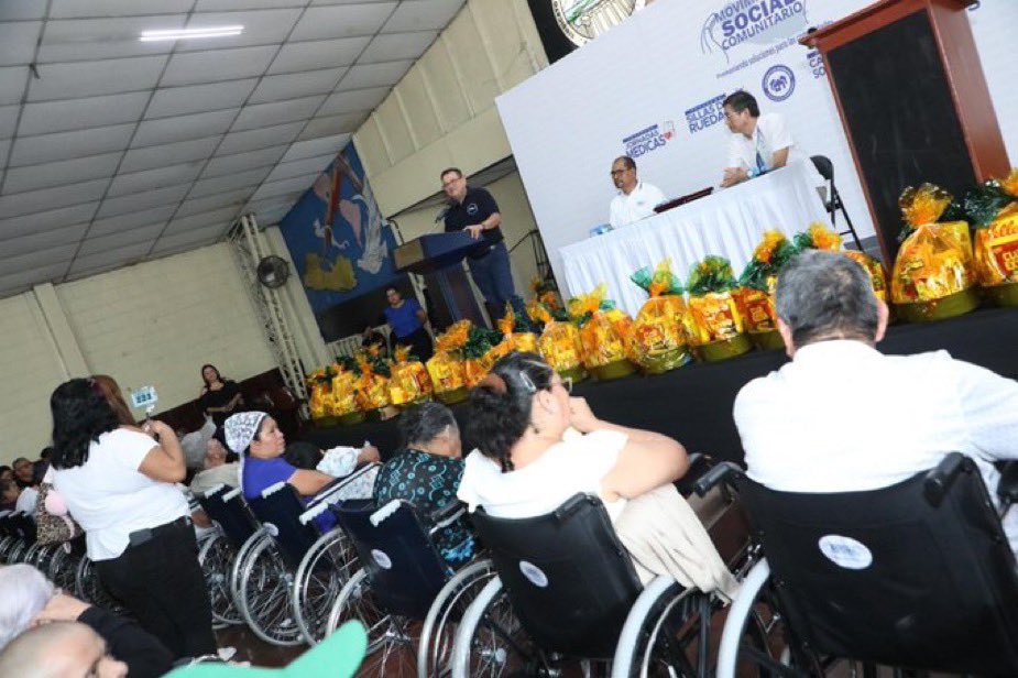STAMSS_'s tweet photo. El ministro de Trabajo, @RolandoCastroSv, expresó su agradecimiento al embajador de China por su aporte y solidaridad con el pueblo salvadoreño, destacando que las acciones y los valores de una persona hablan por sí mismos, sin necesidad de demostrar quién es. https://t.co/GidiwV0vMJ