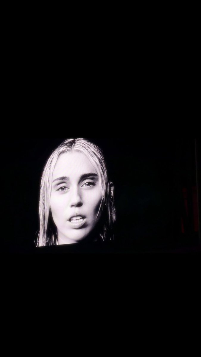 selmariegomez's tweet photo. Speechless at the moment. @miley https://t.co/gM6ocKy37Z