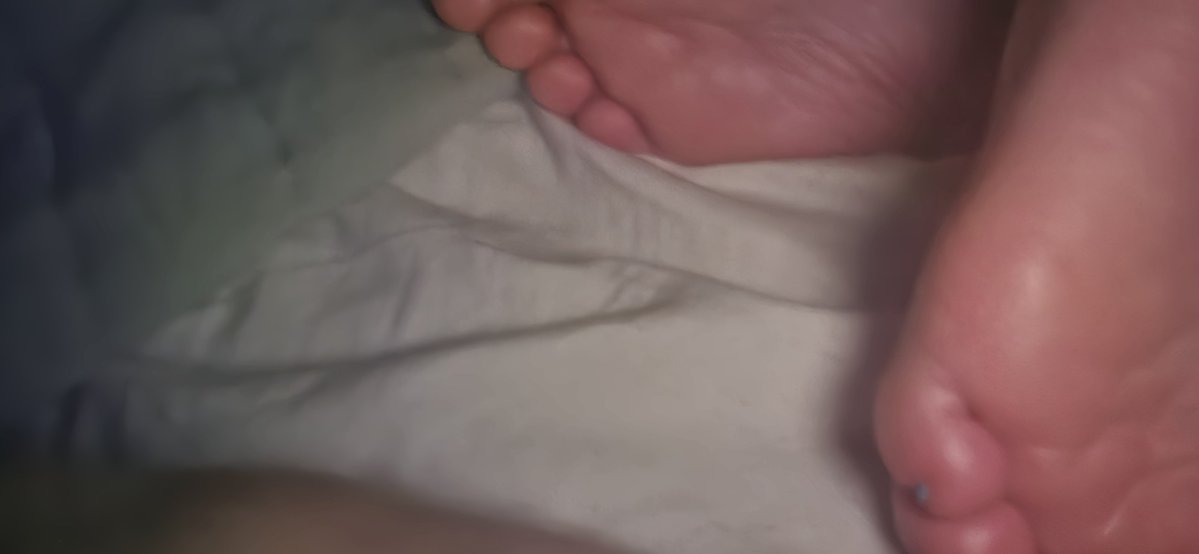 foxlotle's tweet photo. #candid #soles #nineteen https://t.co/w3KbCUgYKO