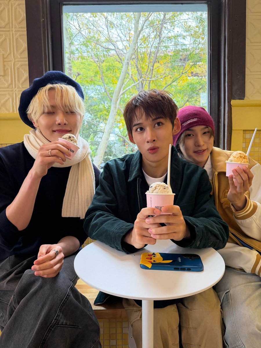 1VERSE_official's tweet photo. We loved chillin with yall!! Get it? Because ice cream ~ 🍦 https://t.co/S0BnZVM1re